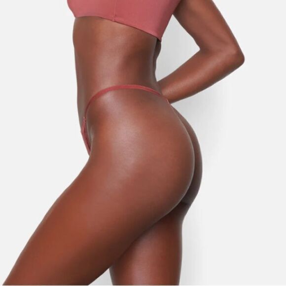 NWT SKIMS Stretch Satin Dipped Front Sexy Lingerie Thong In Dahlia Pink - Picture 2 of 7